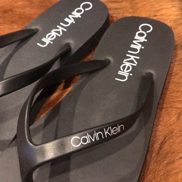 NWOT Calvin Klein flip flops - Picture 2 of 3